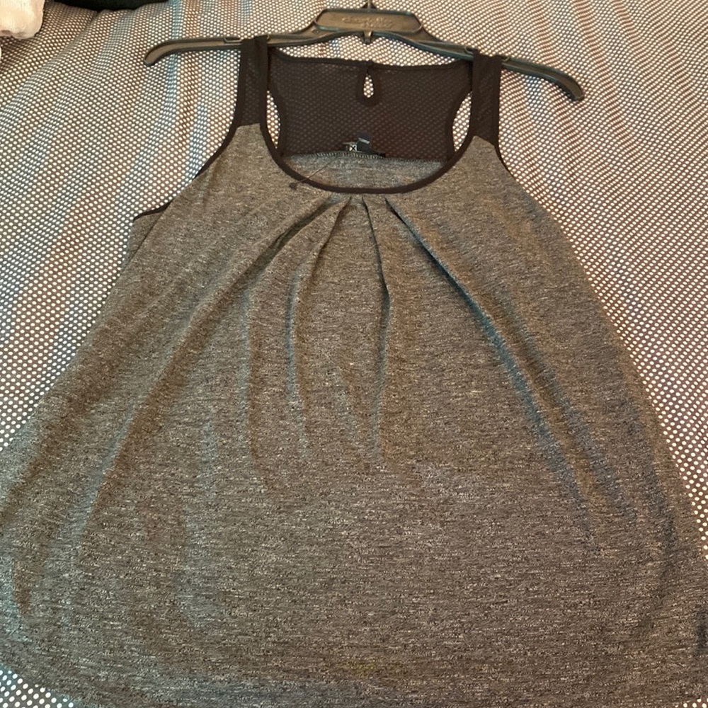 Brand new sz Med gray and black tank top